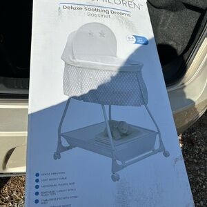 Delta Children Deluxe Soothing Dreams Bassinet